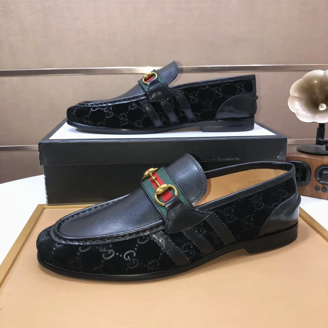 Men's shoes 💰600💰 Brand: GUCCI (Gucci) Standard size: Men's size 38/44 (45 can be customized) Grade: Same as the official website Original quality Material: Original cowhide Water-dyed cowhide lining Original rubber outsole Style category: Men's fashionable casual leather shoes Distinguished big-name luxury elements Top luxury Color: Actual picture